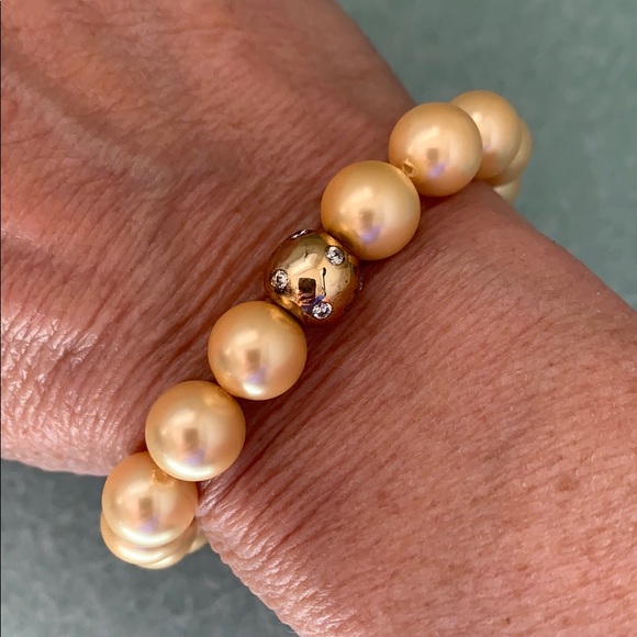 Faux Pearl Bracelet - Picture 1 of 2